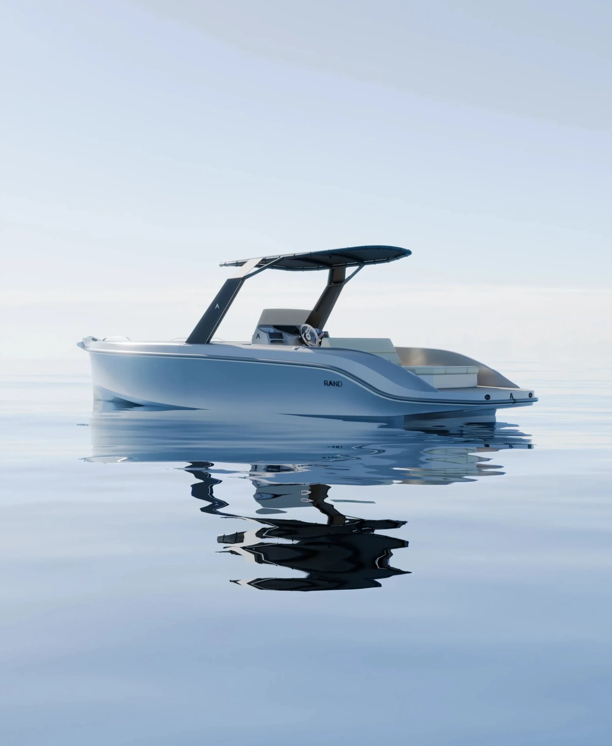 Rand Play 24, boot stilliggend op kalm water