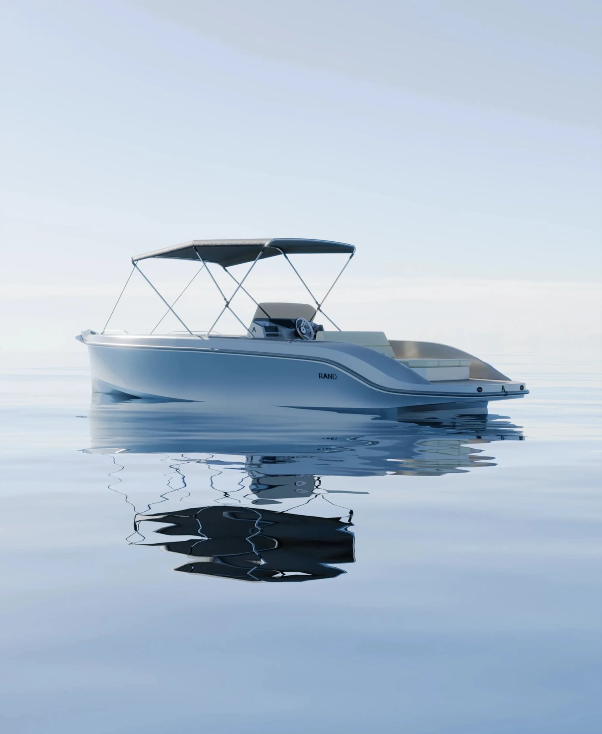 Rand Play 24, boot stilliggend op kalm water