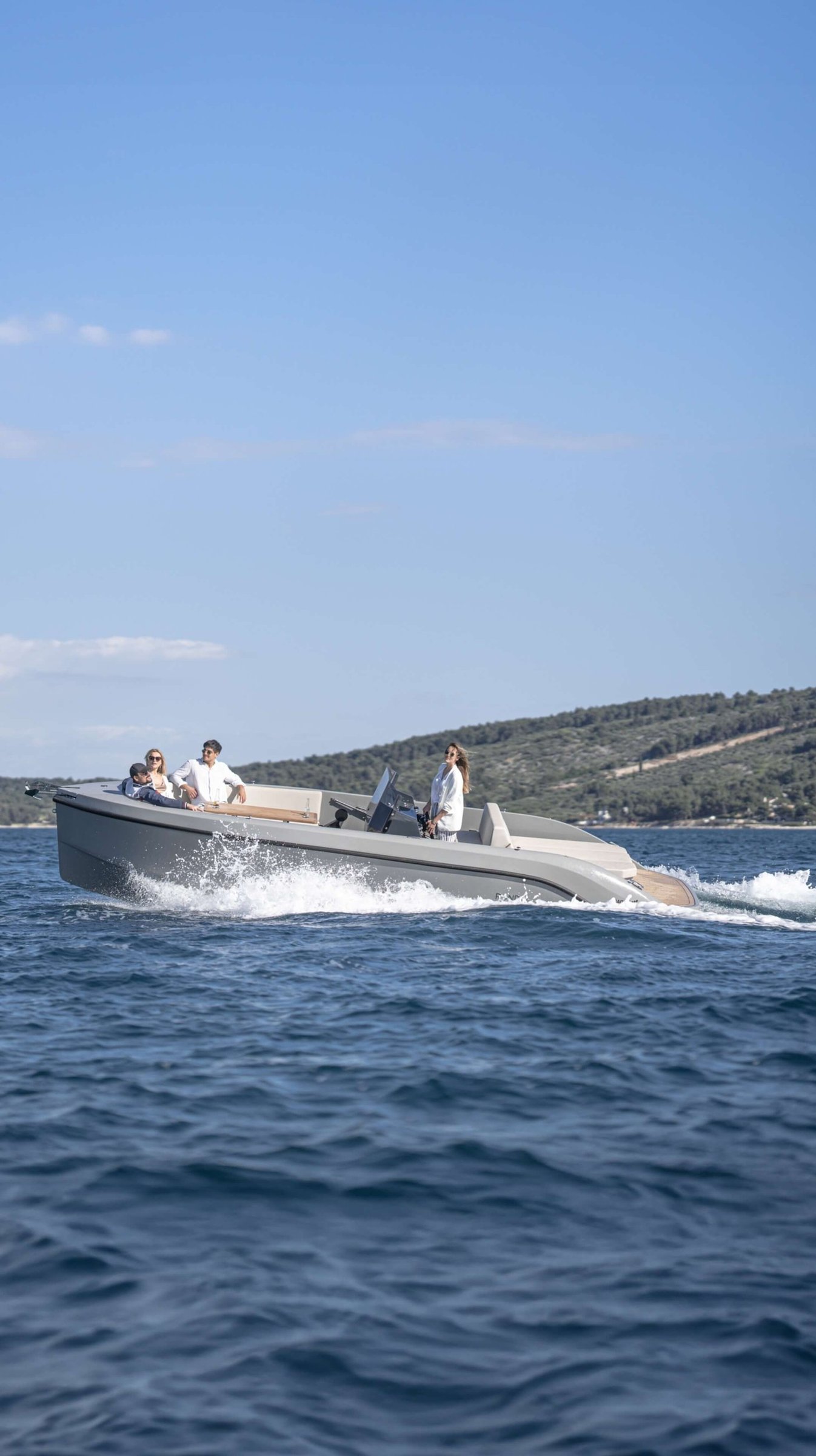 Rand Play 24, boot varend op zee