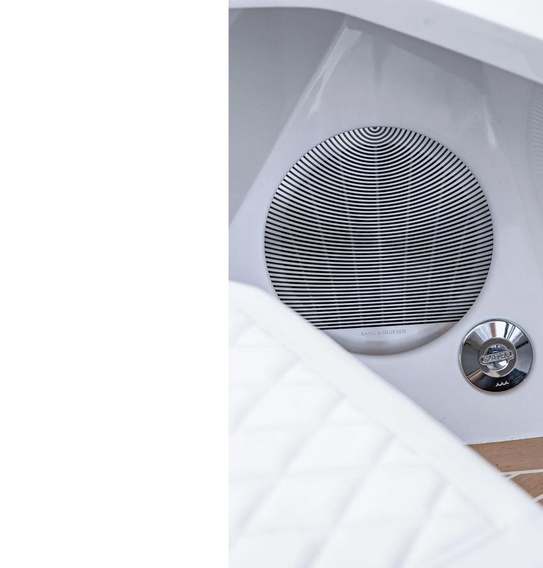 Rand Play 24, speaker en waterafvoer detail
