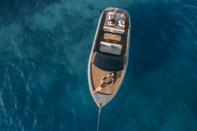 Rand Spirit 25, boot vanuit vogelperspectief op zee