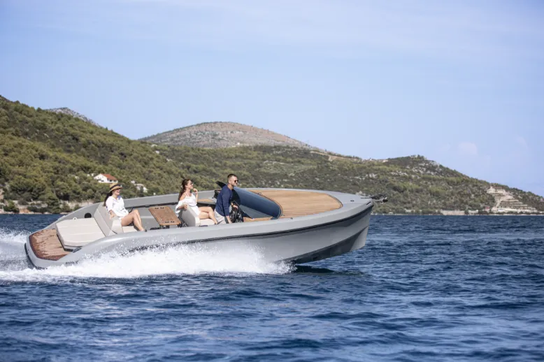 Rand Spirit 25, boot varend op zee