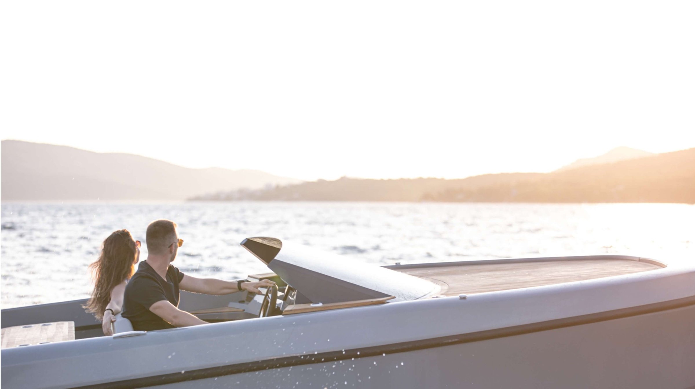Rand Spirit 25, koppel op boot bij zonsondergang