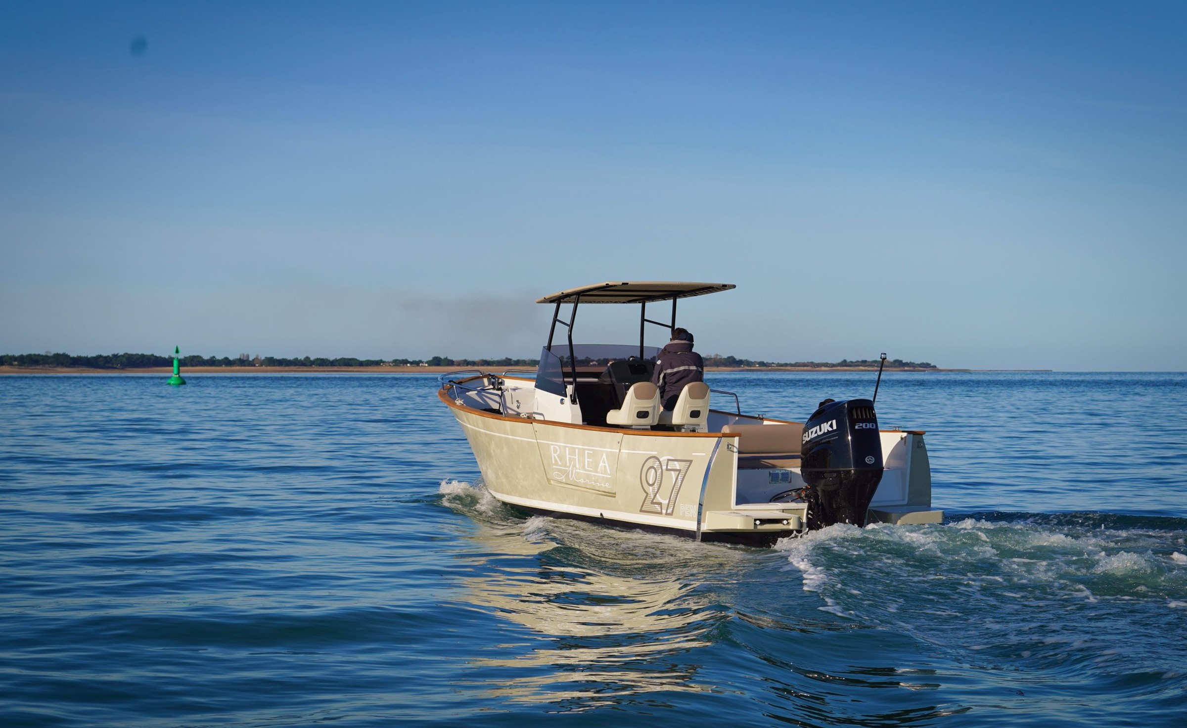 Rhea Marine 27 Open, boot varend op zee