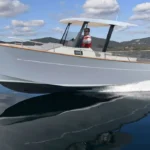 Rhea Marine 29 HB Open, boot varend op water