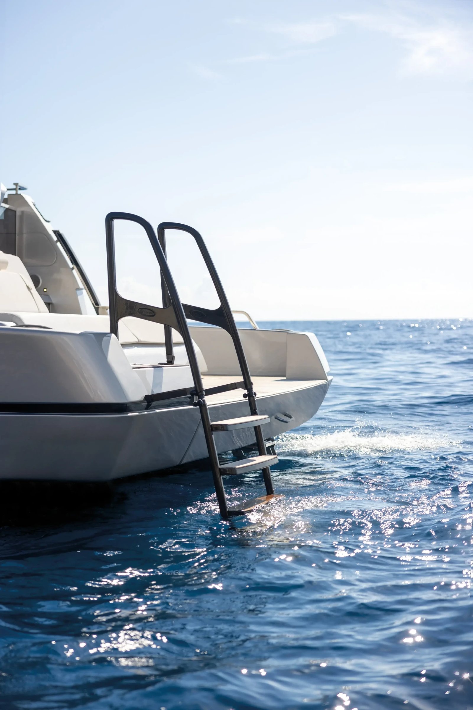 Riva 102' Corsaro Super, zwemtrap achtersteven boot water
