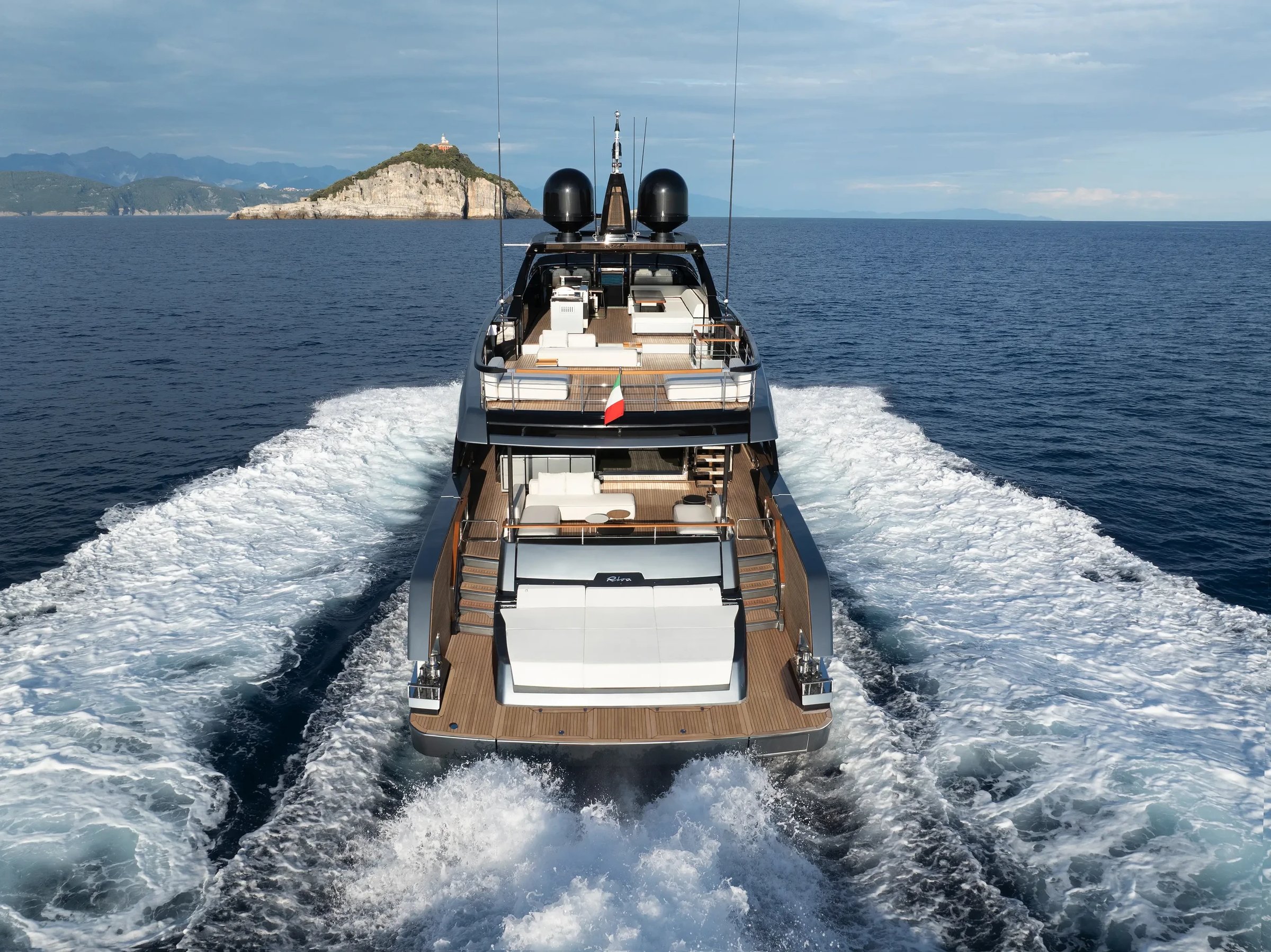 Riva 112' Dolcevita Super New, jacht vaart op zee