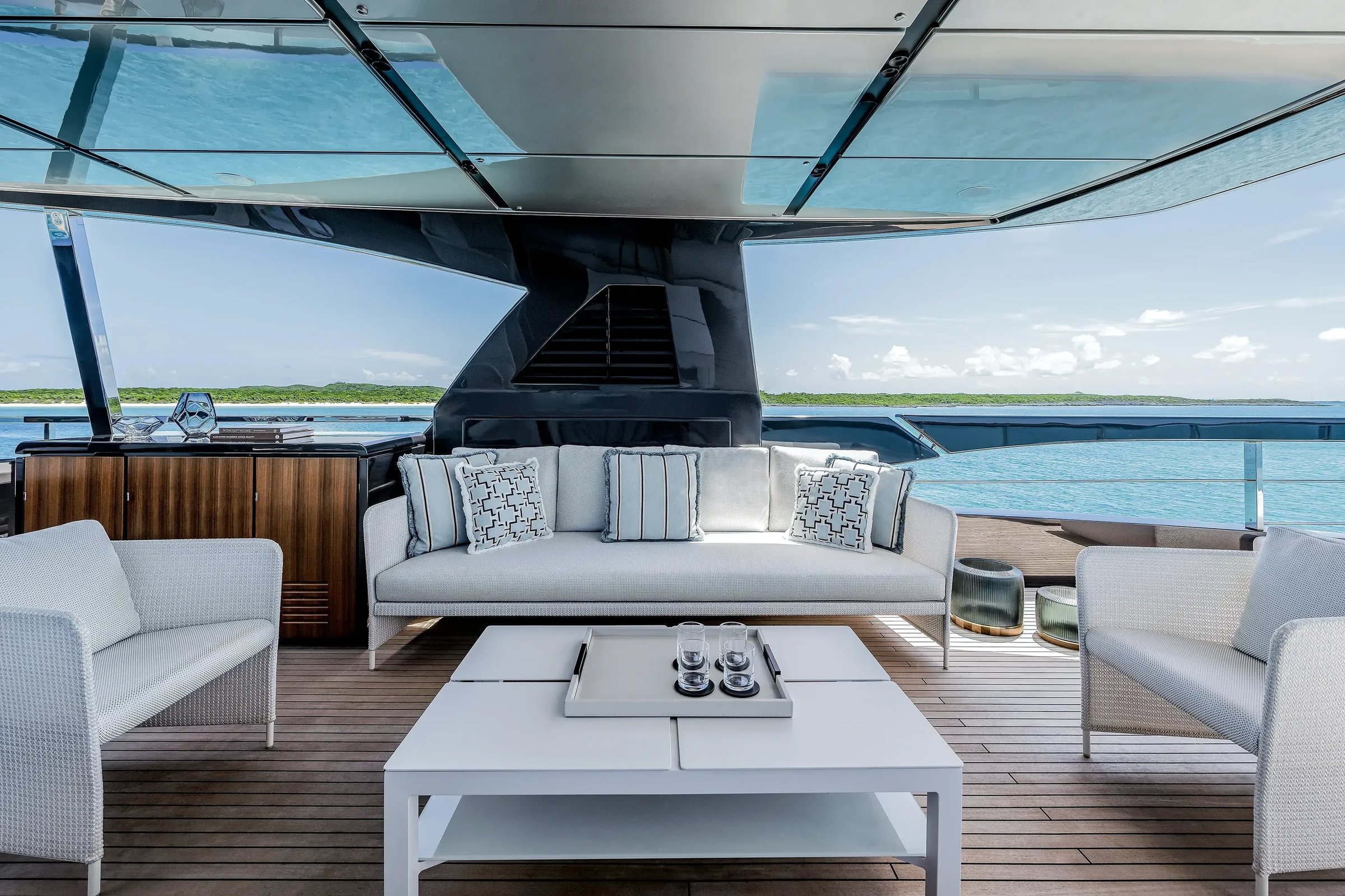 Riva 130' Bellissima, loungeset op achterdek boot