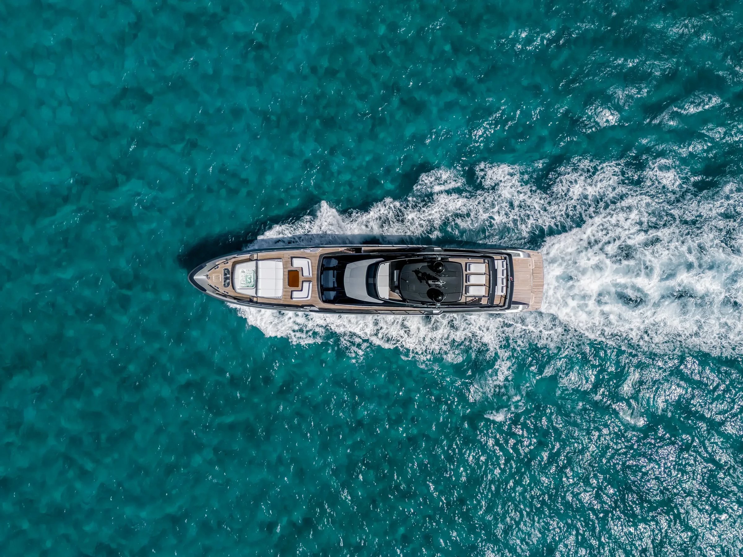 Riva 130' Bellissima, luxe jacht varend op zee