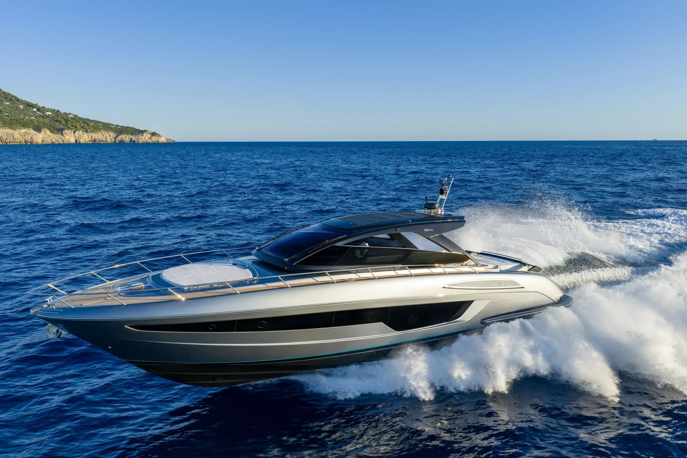 Riva 58' Capri New, jacht varend op zee