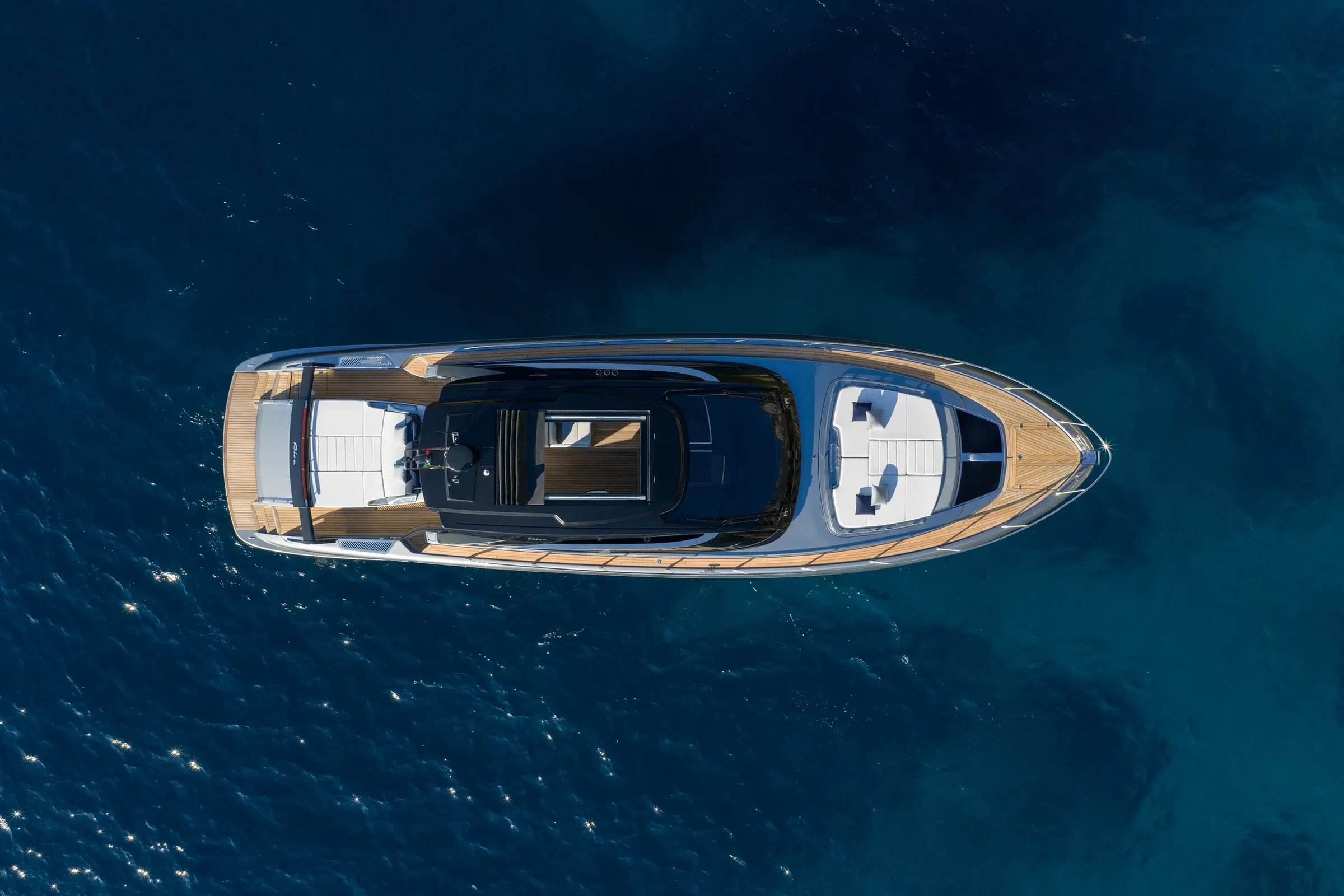 Riva 58' Capri New, luchtfoto jacht op zee