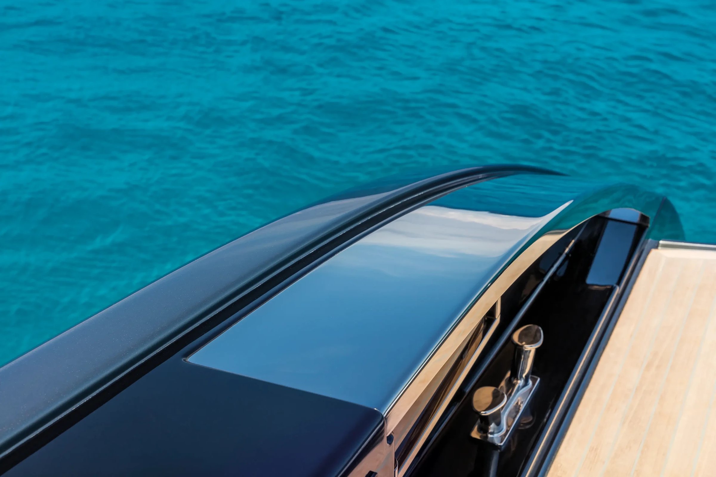 Riva 66' Ribelle, dak en dek boot