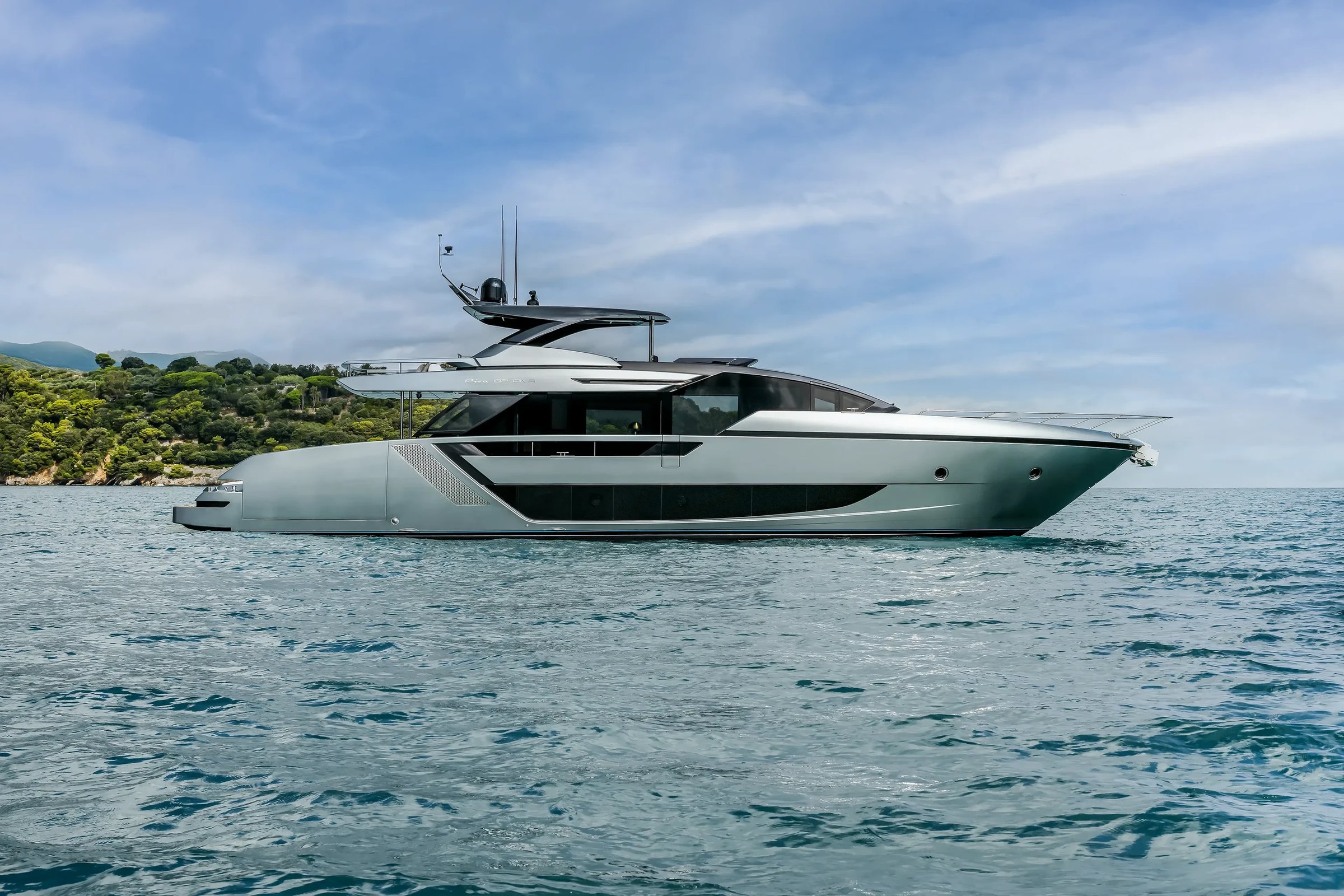 Riva 82' Diva, jacht varend op zee