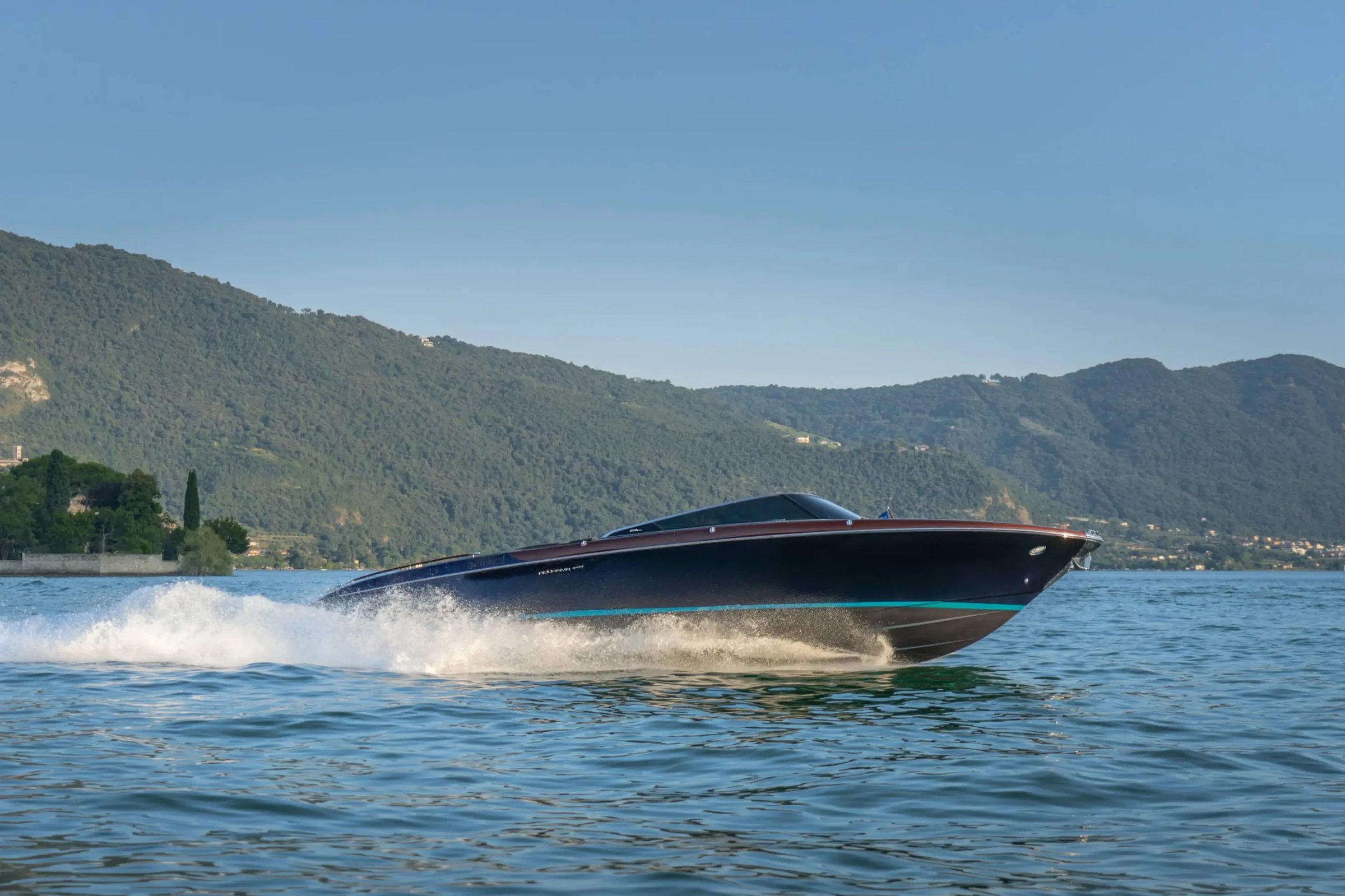 Riva Aquariva Special New, speedboot varend op meer