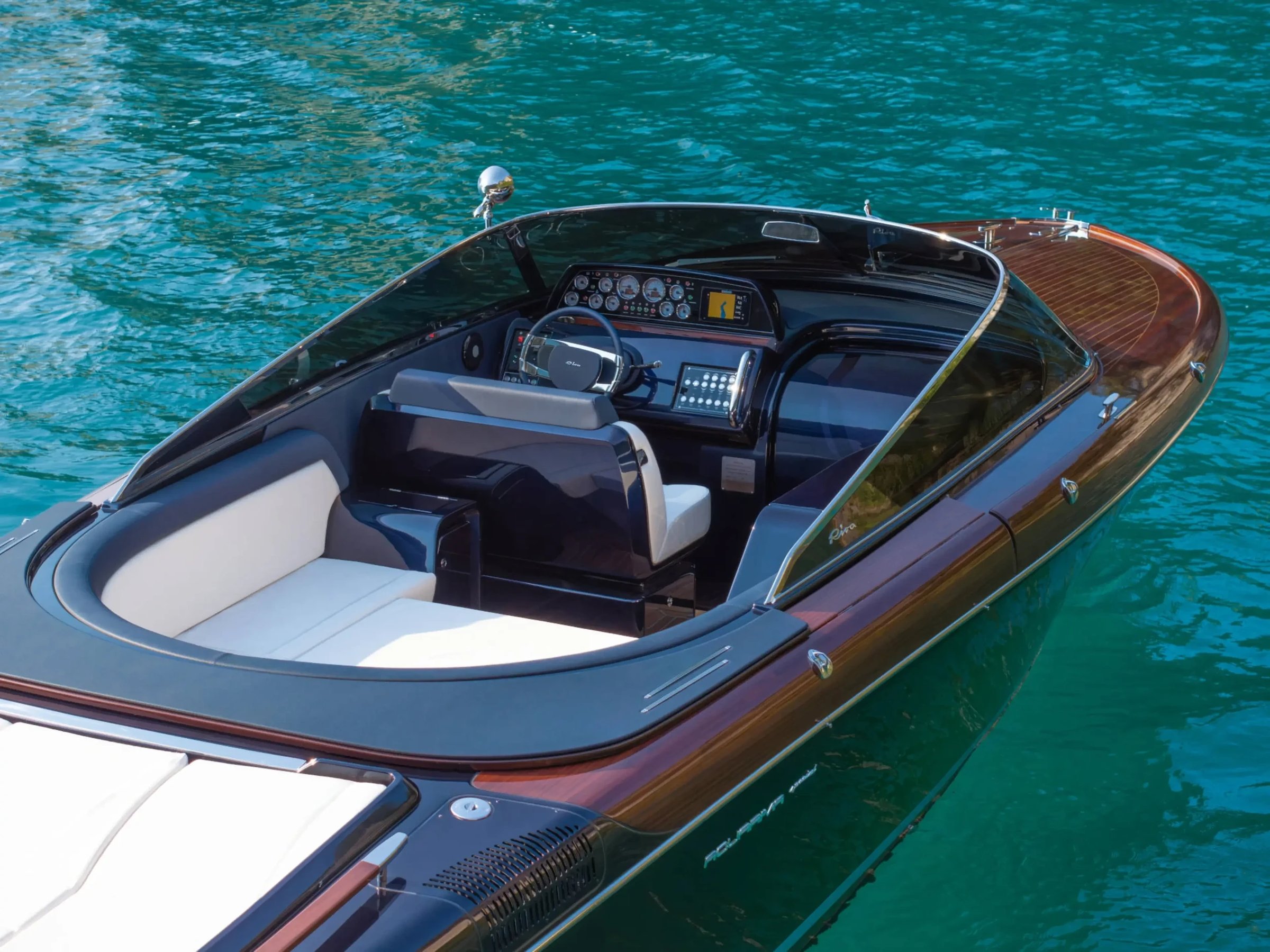 Riva Aquariva Special New, stuurstand met houten dek