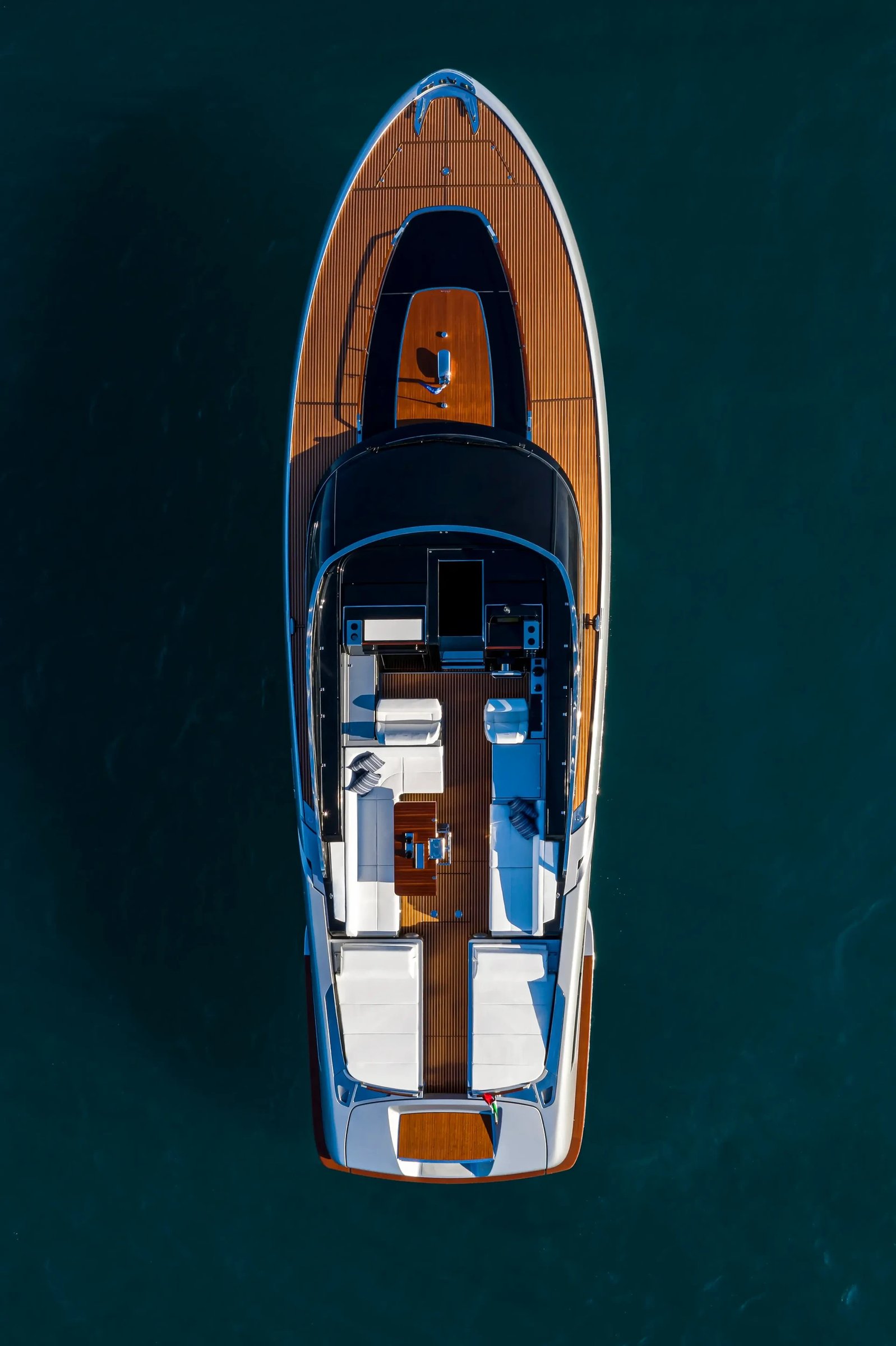 Riva Dolceriva, luchtfoto boot met dek