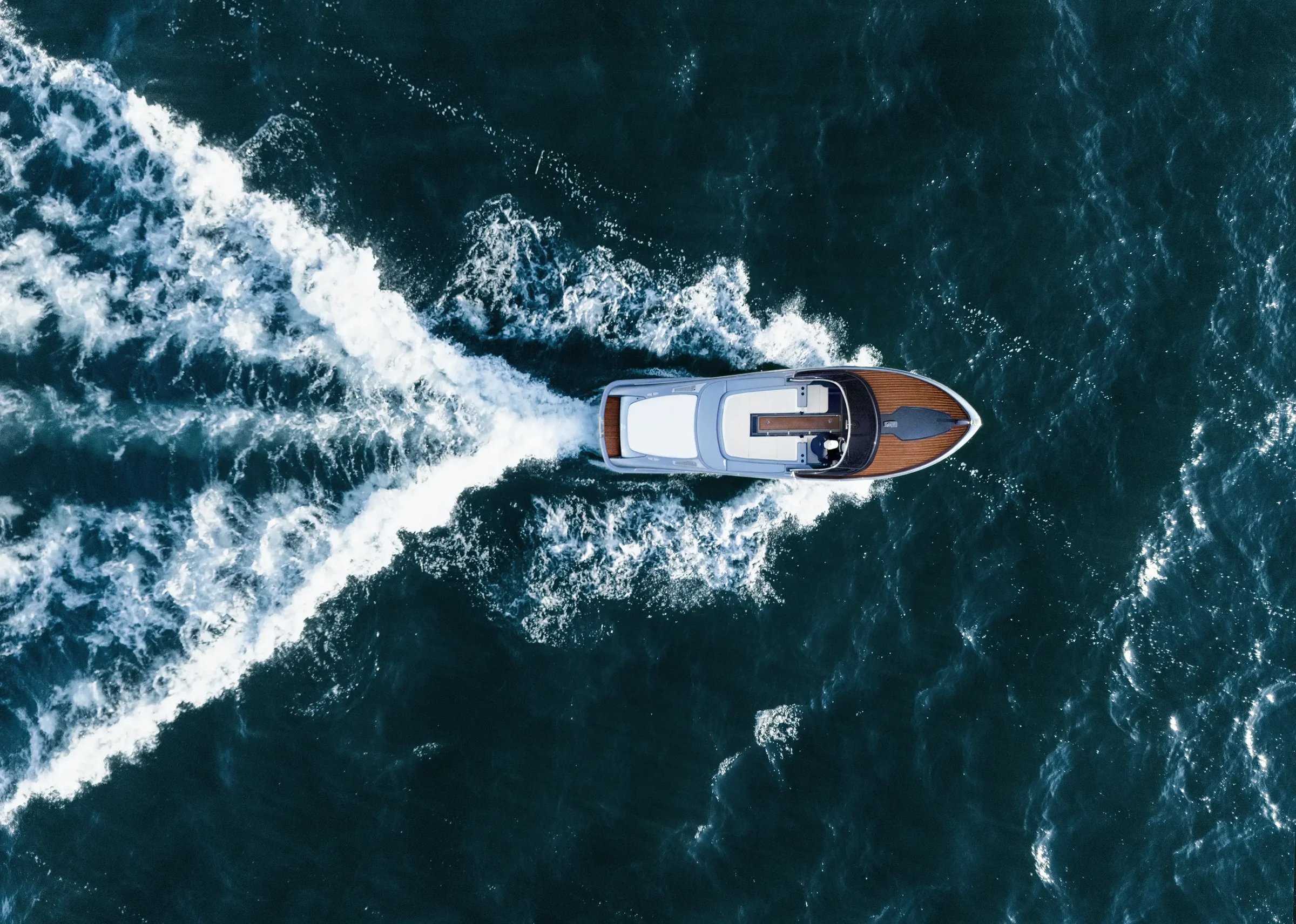 Riva El-Iseo, boot varend op zee