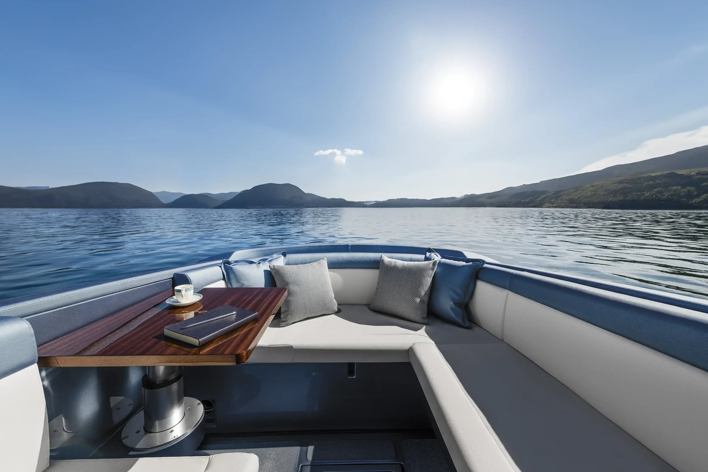 Riva El-Iseo, boot zitbank met kussens water