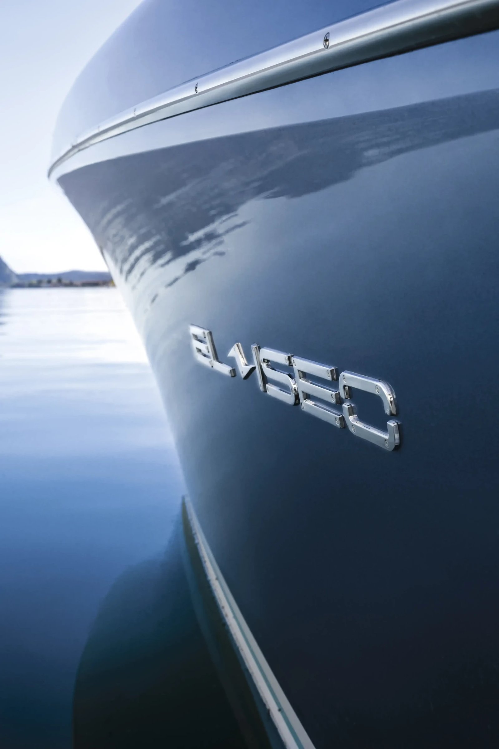 Riva El-Iseo, close-up boeg met scheepsnaam