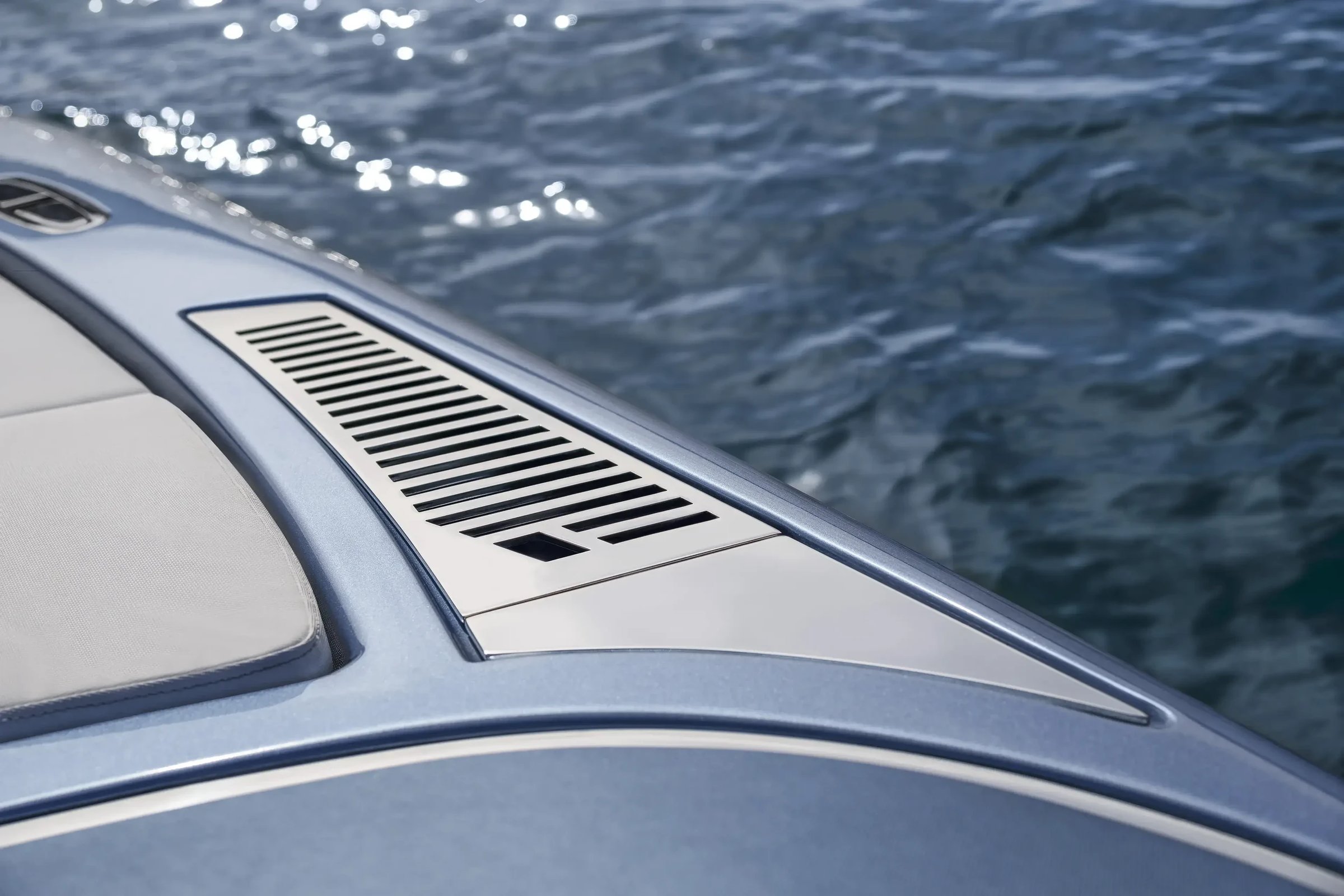 Riva El-Iseo, ventilatierooster op boot dek