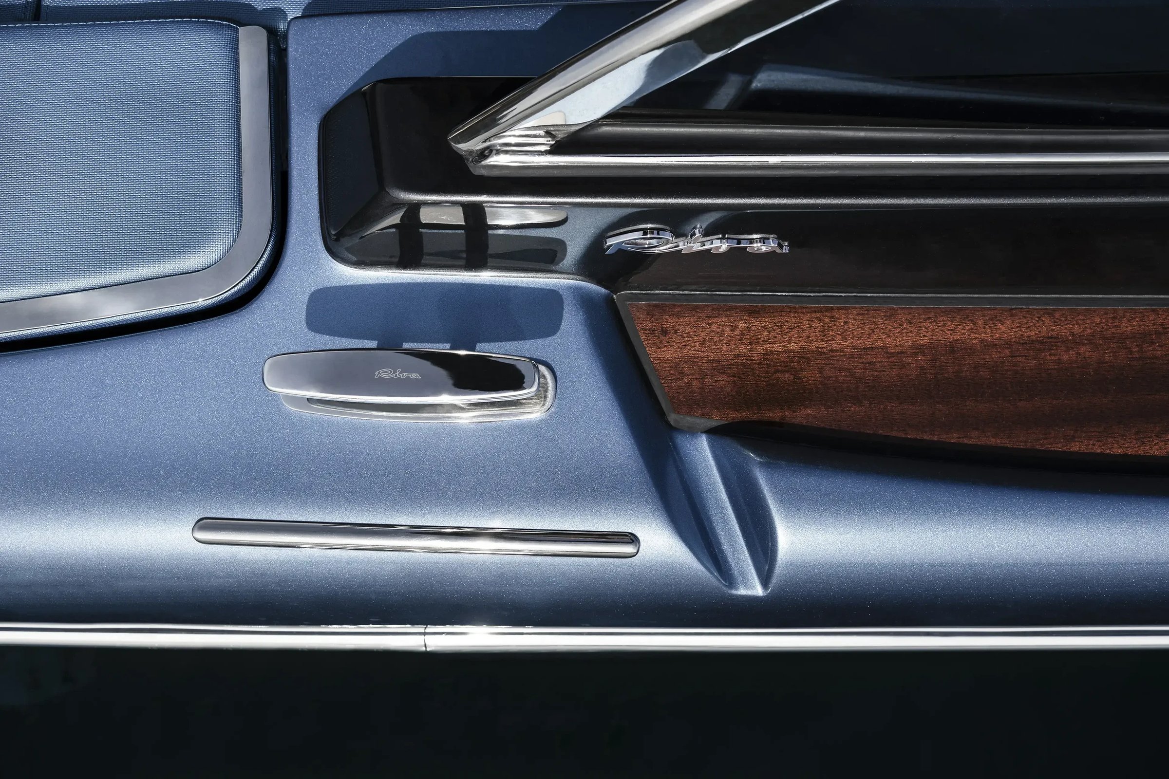 Riva El-Iseo, dashboard met houten paneel en chroom