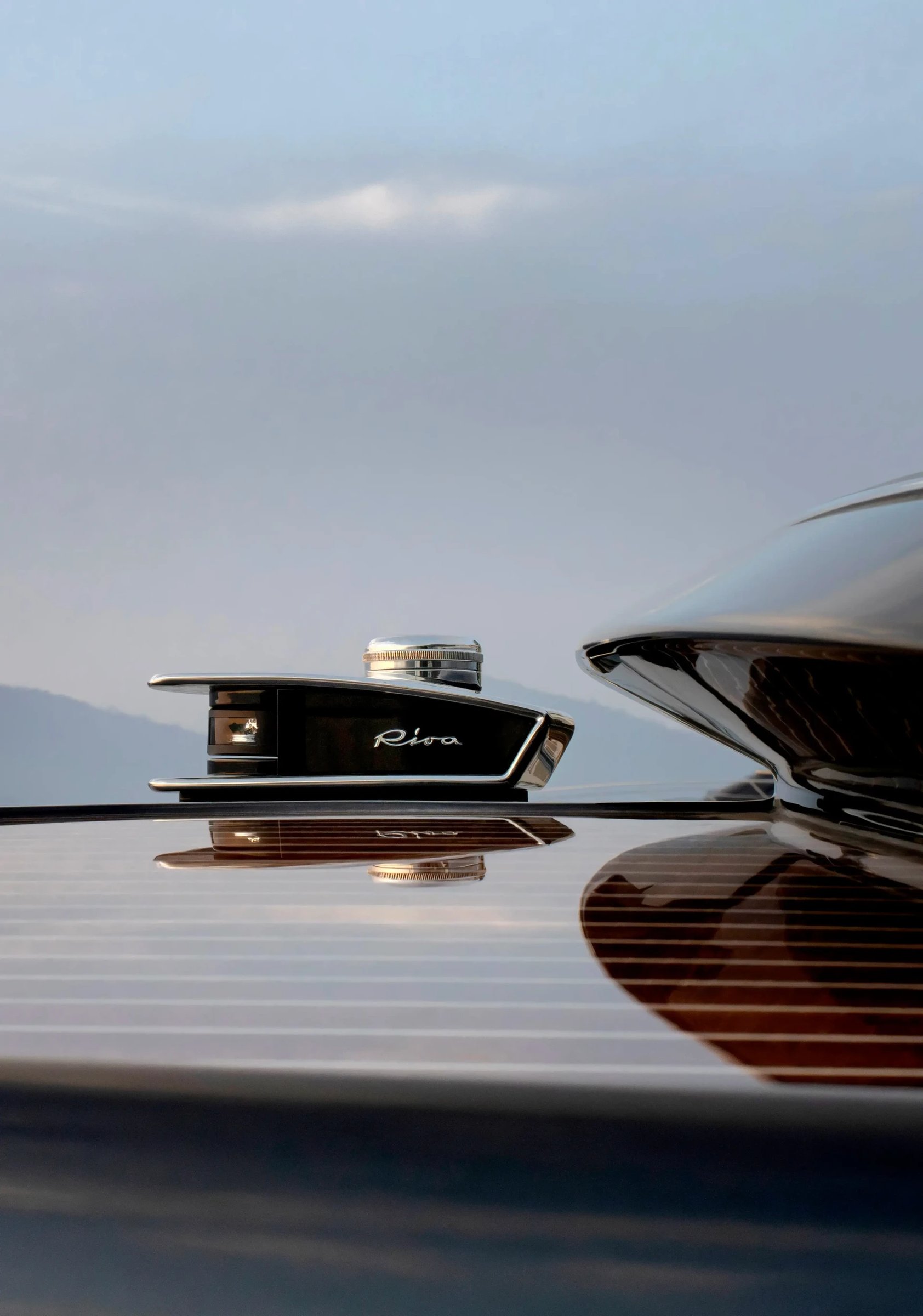 Riva Iseo Super, close-up chromen detail boot