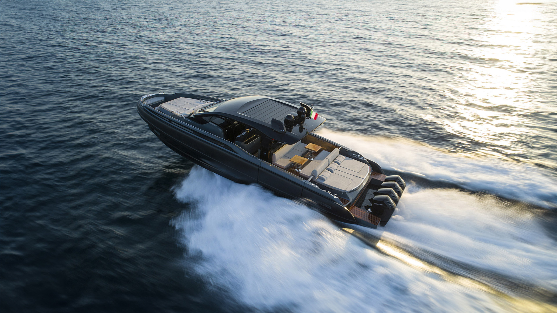 Sacs Marine Rebel 55, boot varend op zee