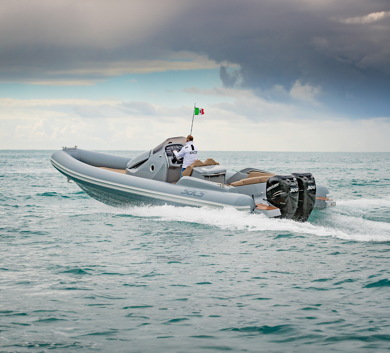 Sacs Marine Strider 10, rubberboot varend op zee
