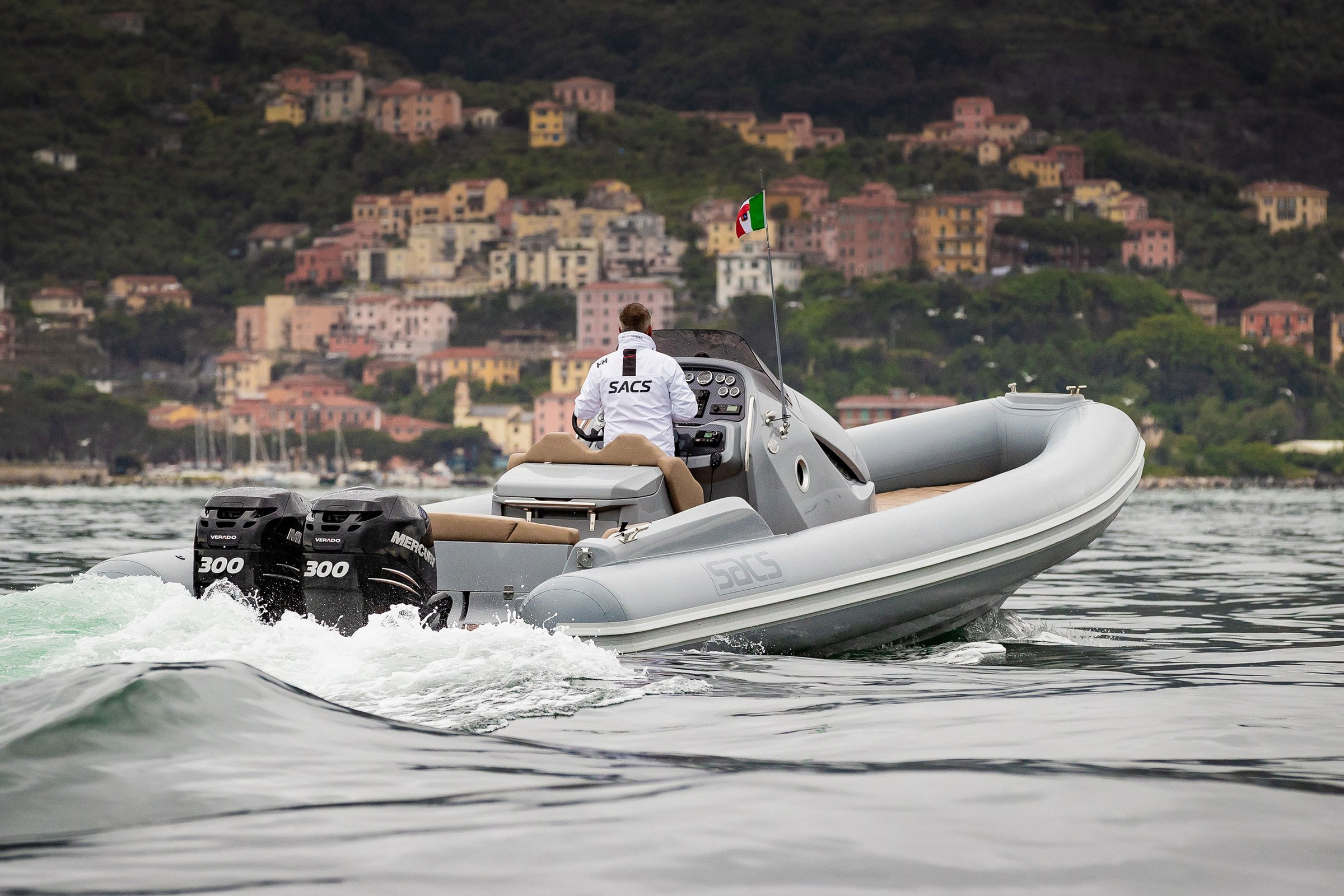 Sacs Marine Strider 10, rubberboot varend op zee