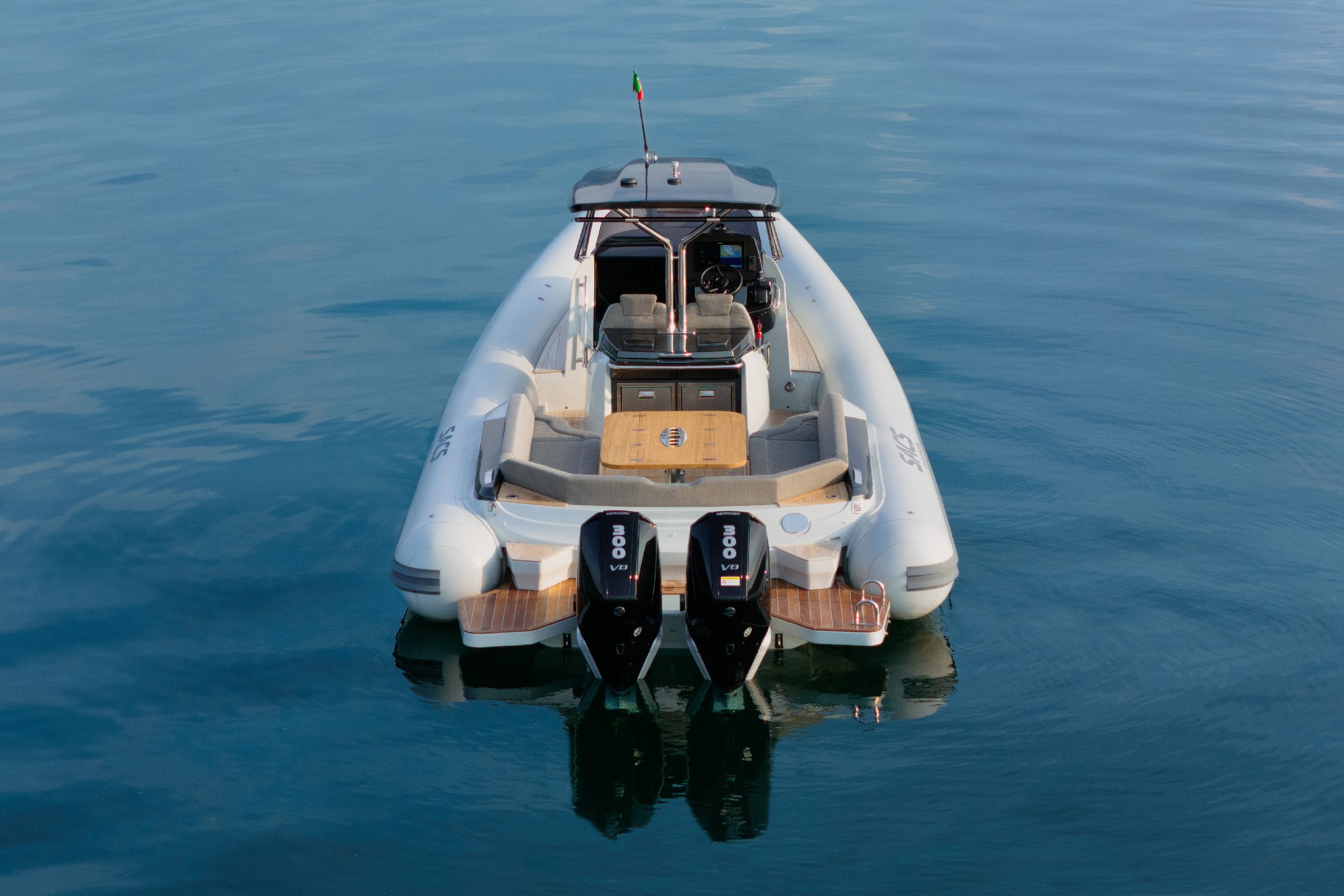 Sacs Marine Strider 11, rib boot met buitenboordmotoren