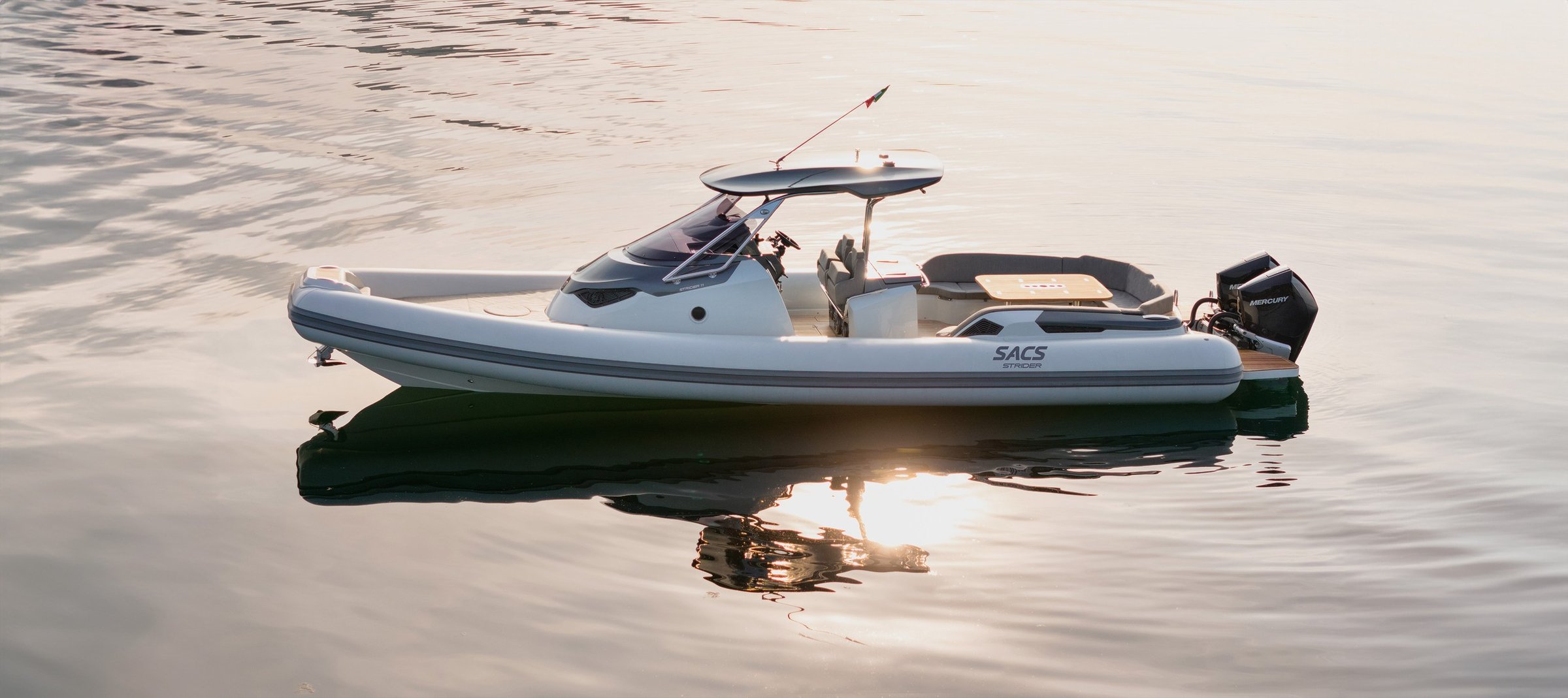 Sacs Marine Strider 11, rib boot op stil water