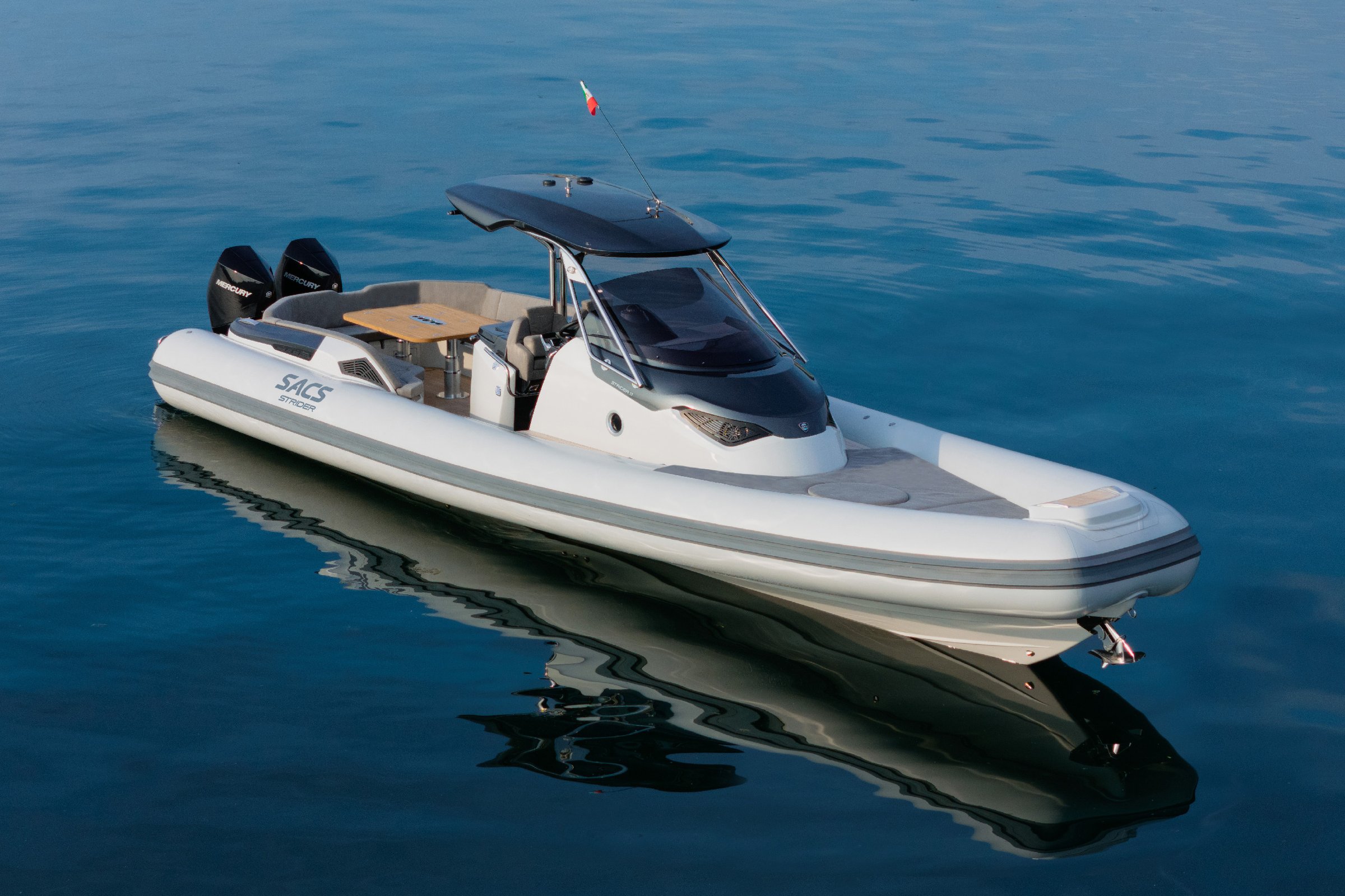 Sacs Marine Strider 11, rib boot op water