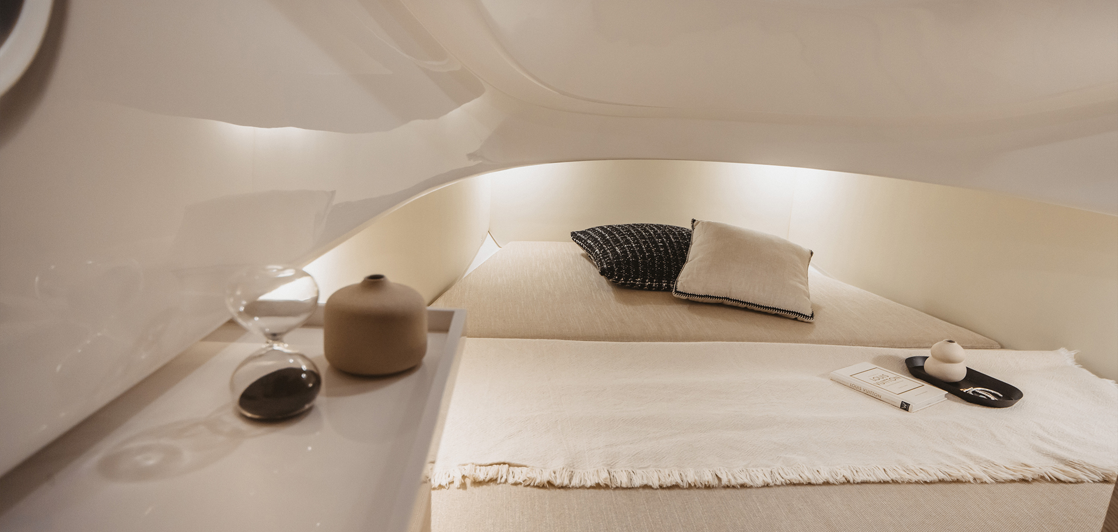 Sacs Marine Strider 11, kajuit met bed en kussens