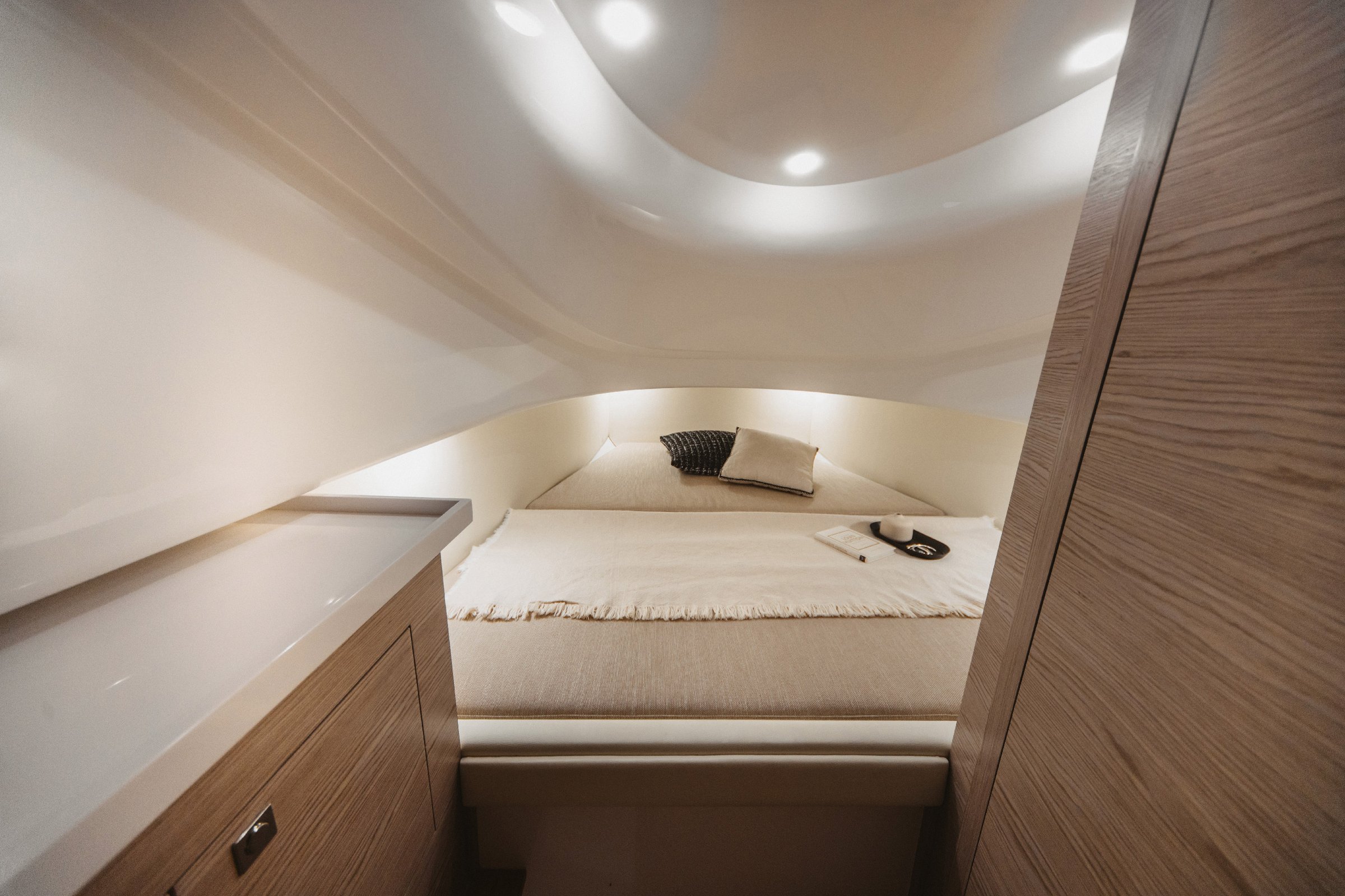 Sacs Marine Strider 11, slaapkajuit met bed en kussens