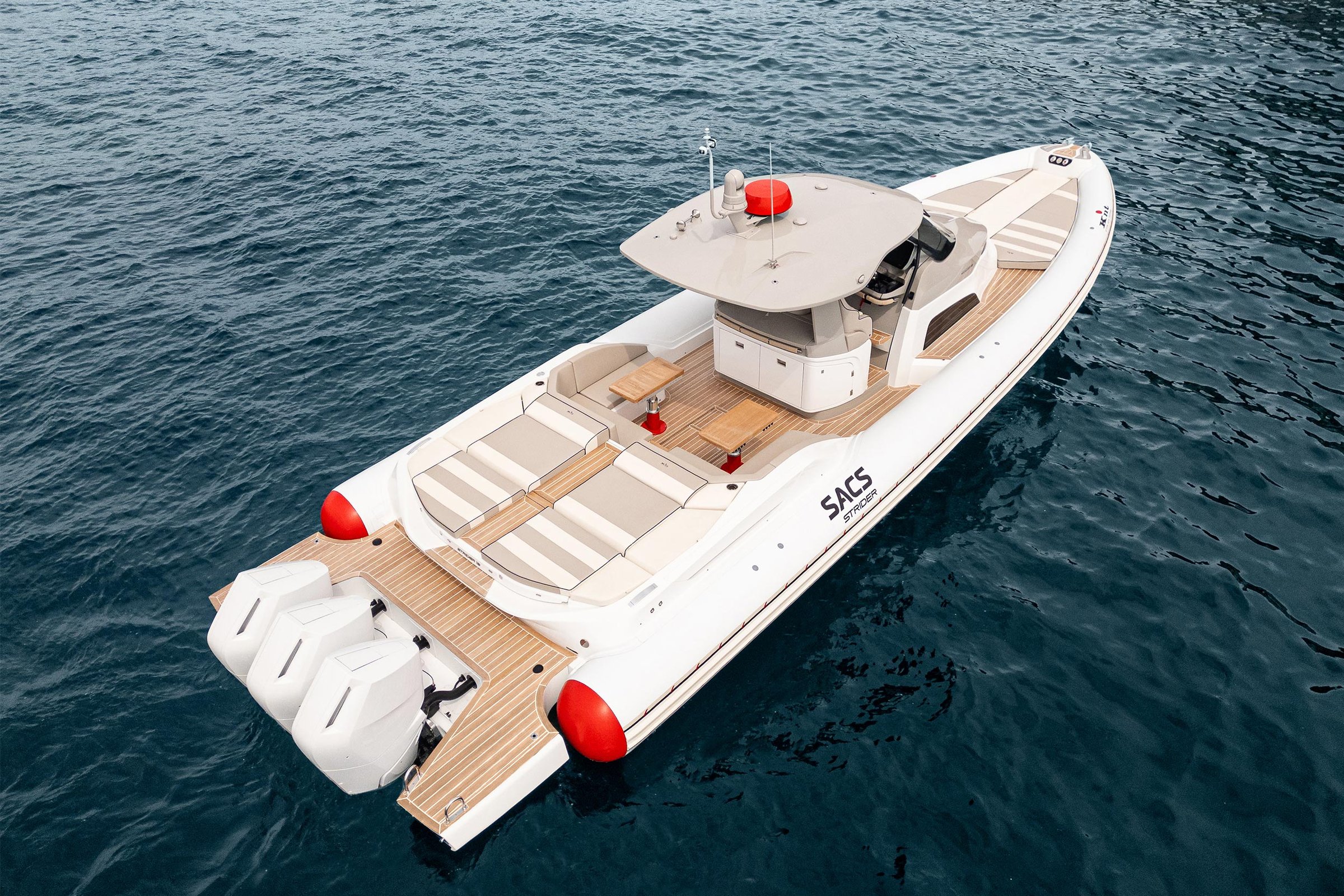 Sacs Marine Strider 13 KNT x SACS, rib boot op zee vanuit vogelperspectief