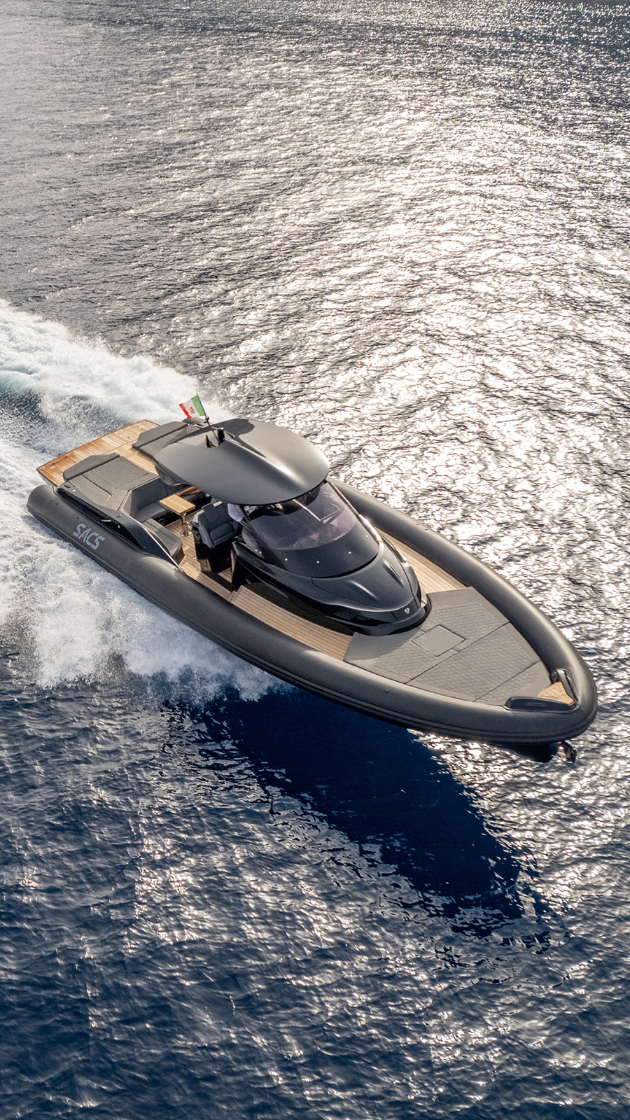Sacs Marine Strider 15, rib boot varend op zee