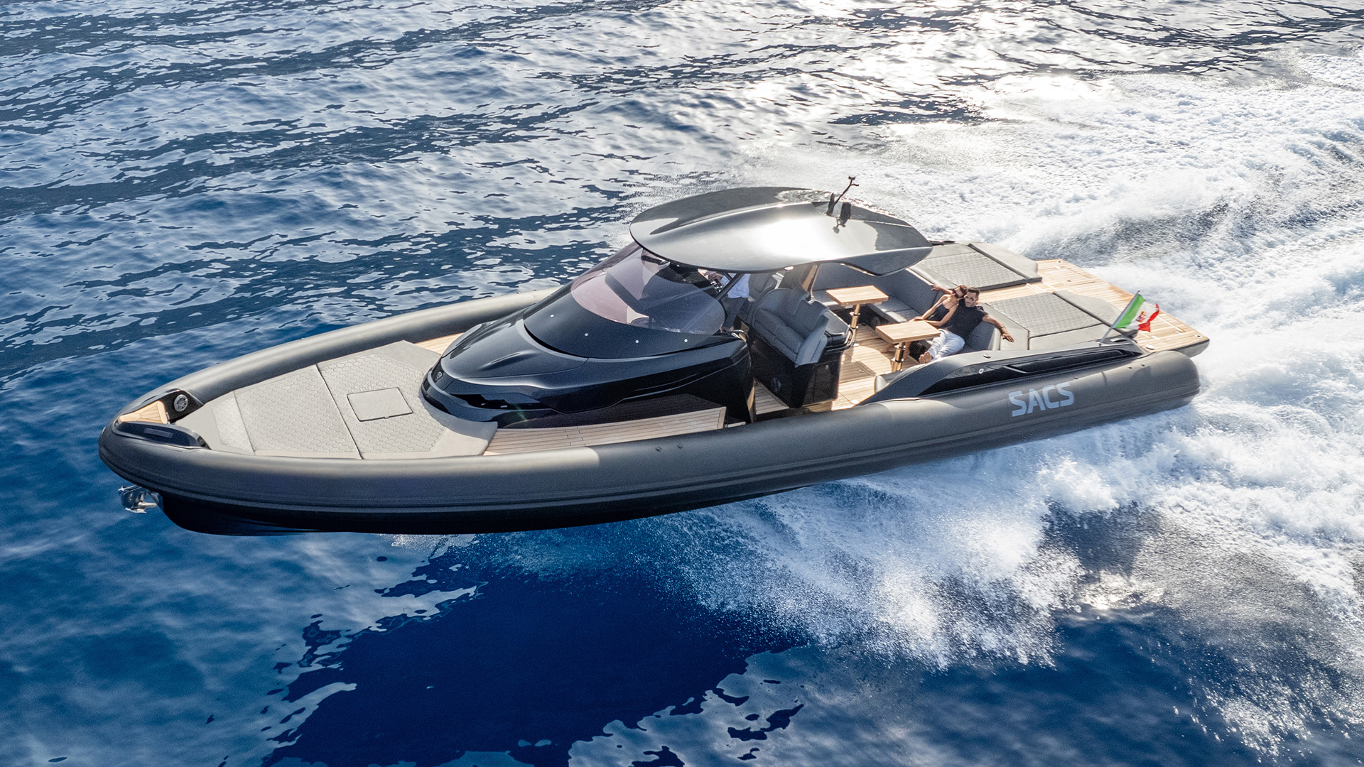 Sacs Marine Strider 15, rib boot varend op zee