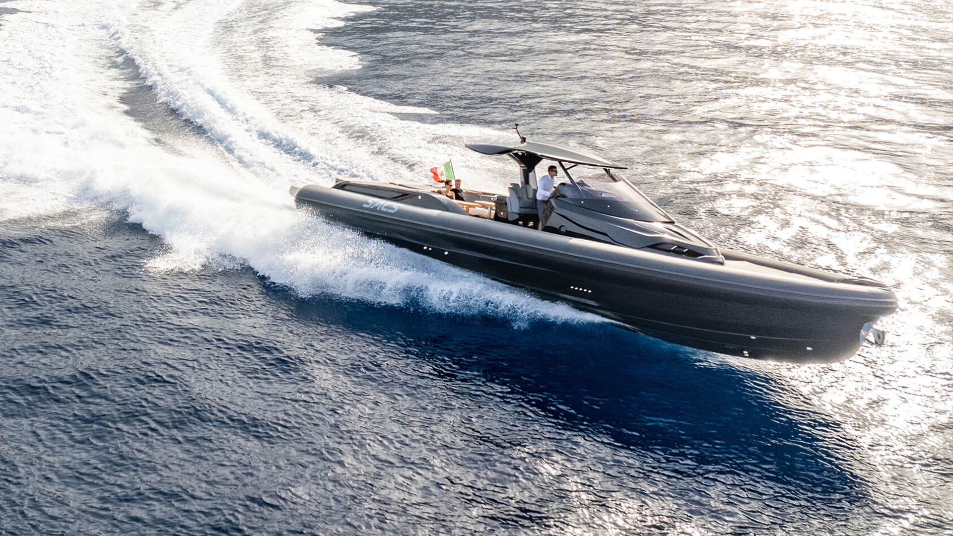 Sacs Marine Strider 15, speedboot varend op zee