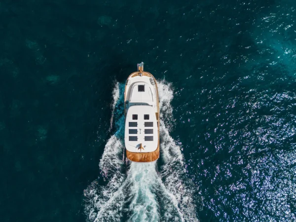 Sasga Menorquin 35 HT, boot van bovenaf varend