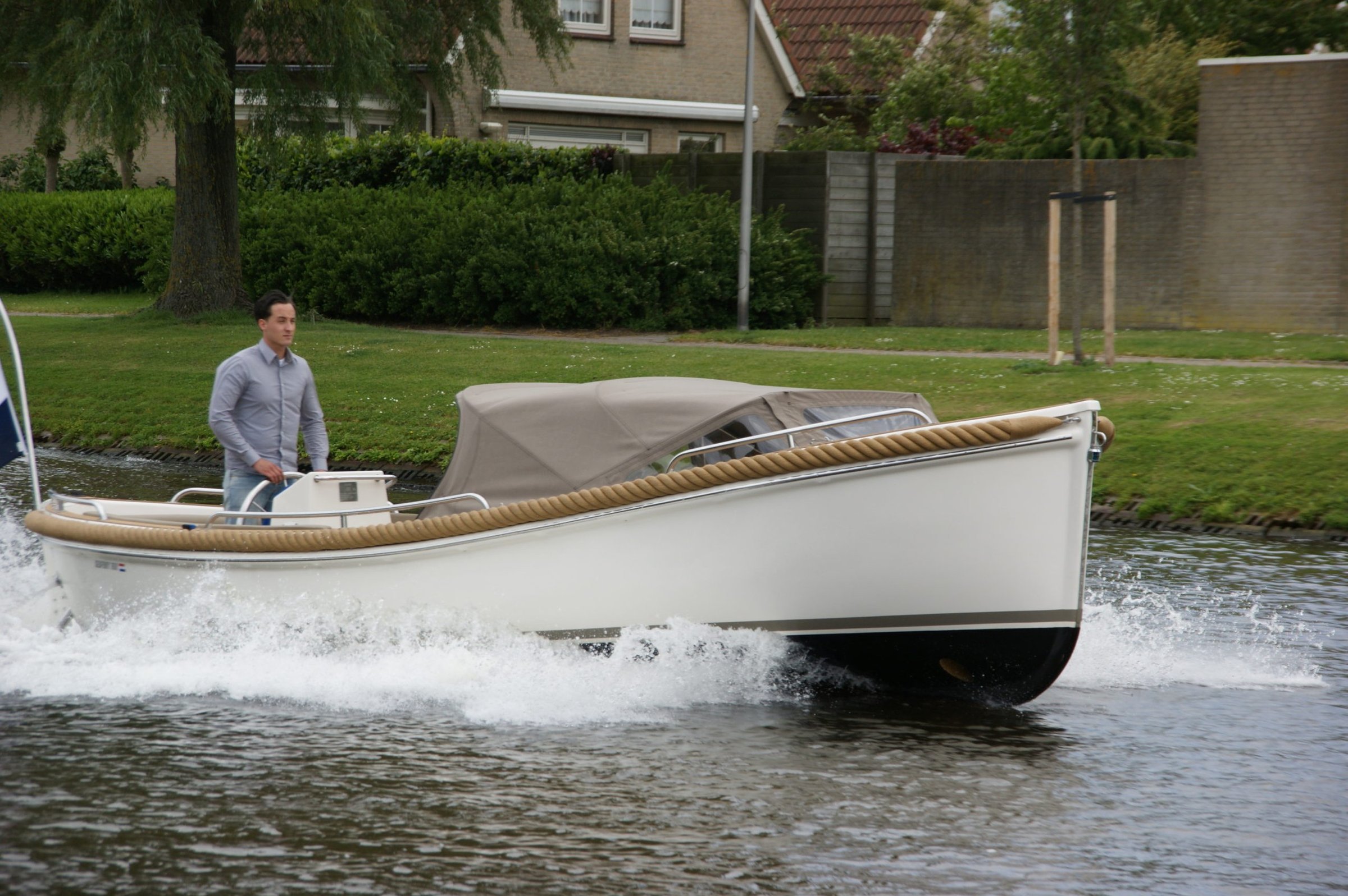 Seafury 760, boot varend door water