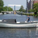 Seafury 800, boot varend op kanaal
