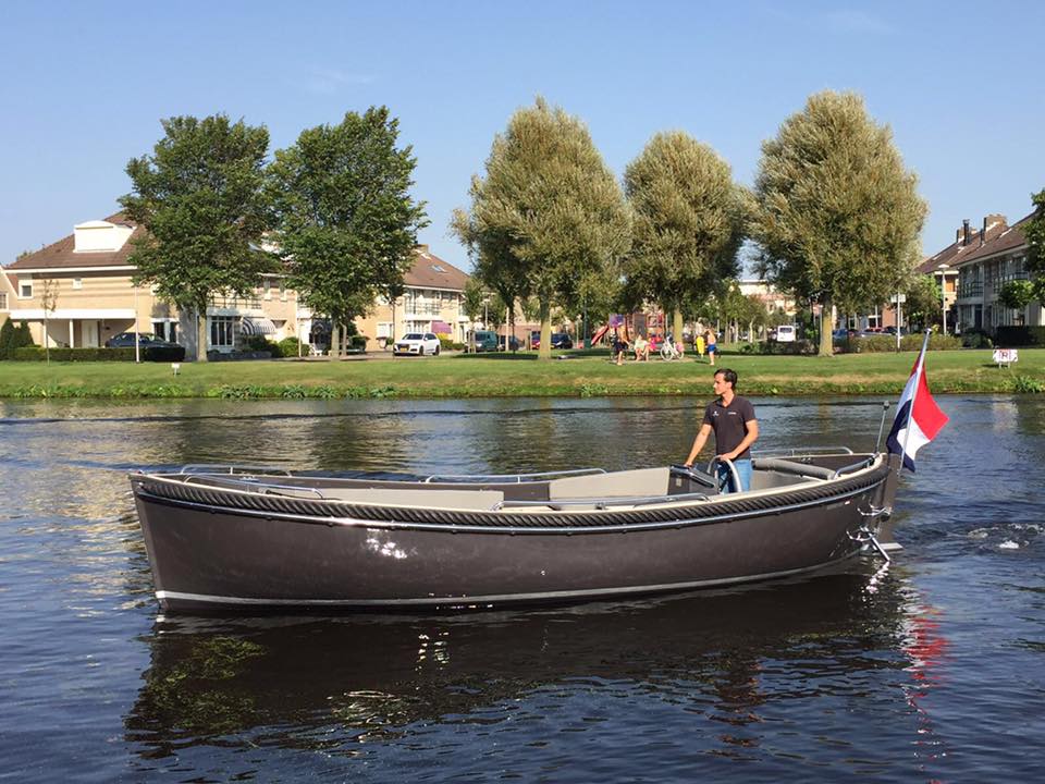 Seafury 800, boot varend op vaart