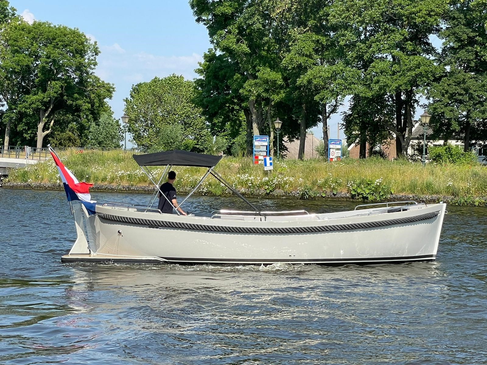 Seafury 900, boot varend op vaart