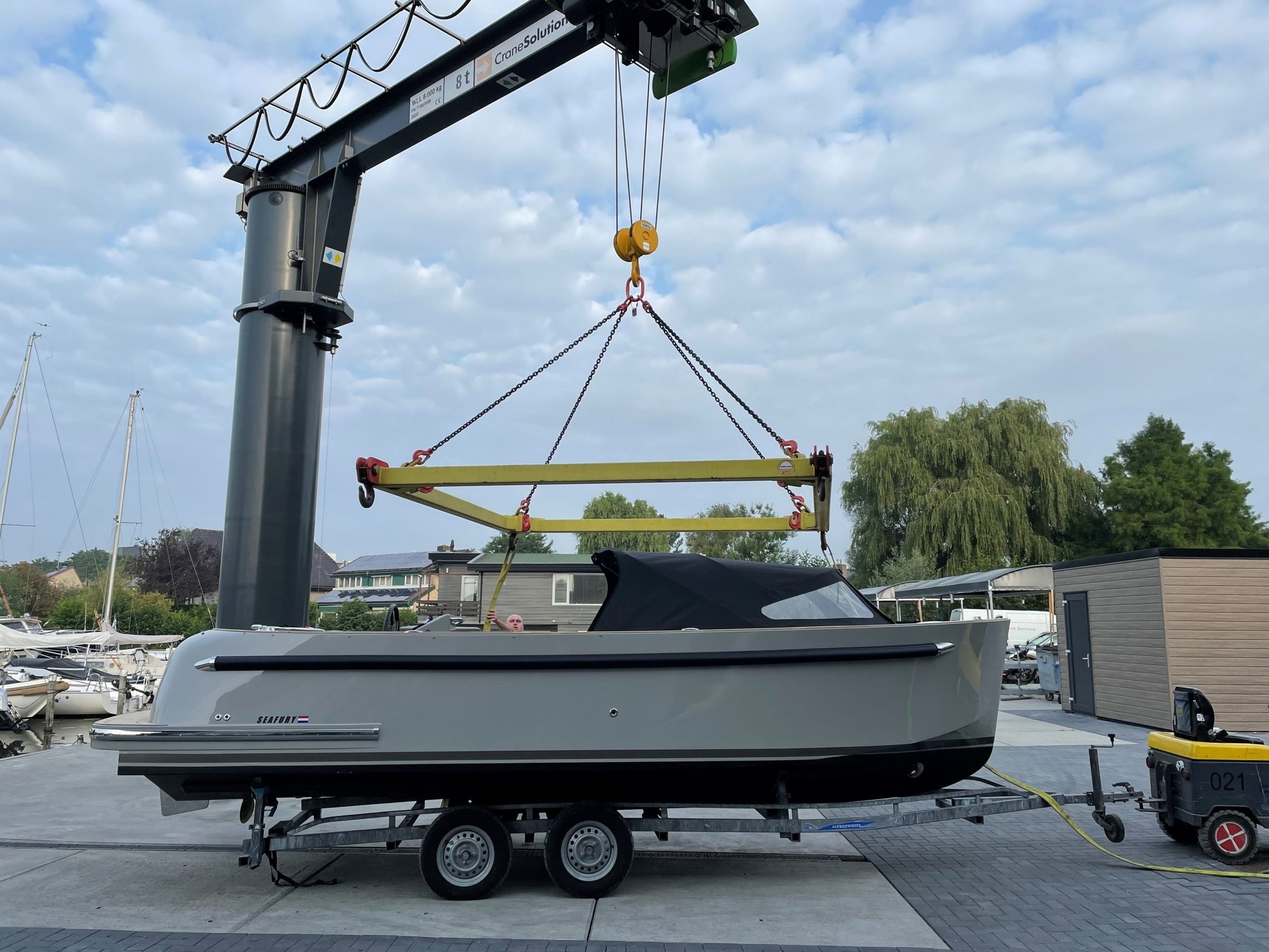 Seafury Tender Hawker 650, boot op trailer wordt getakeld