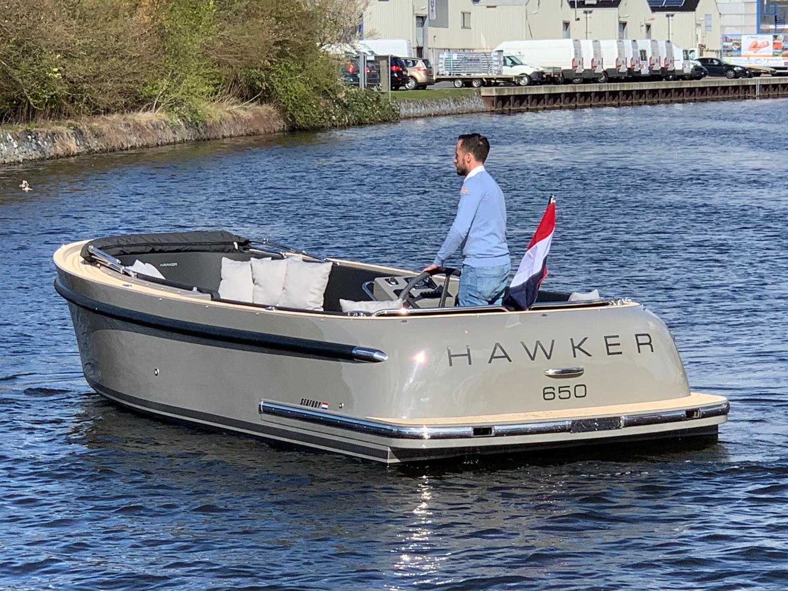 Seafury Tender Hawker 650, boot vaart op water
