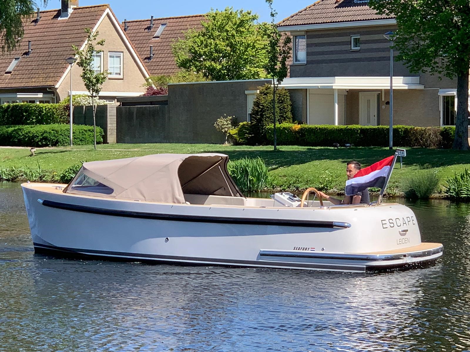Seafury Tender Hawker 650, boot varend op vaart