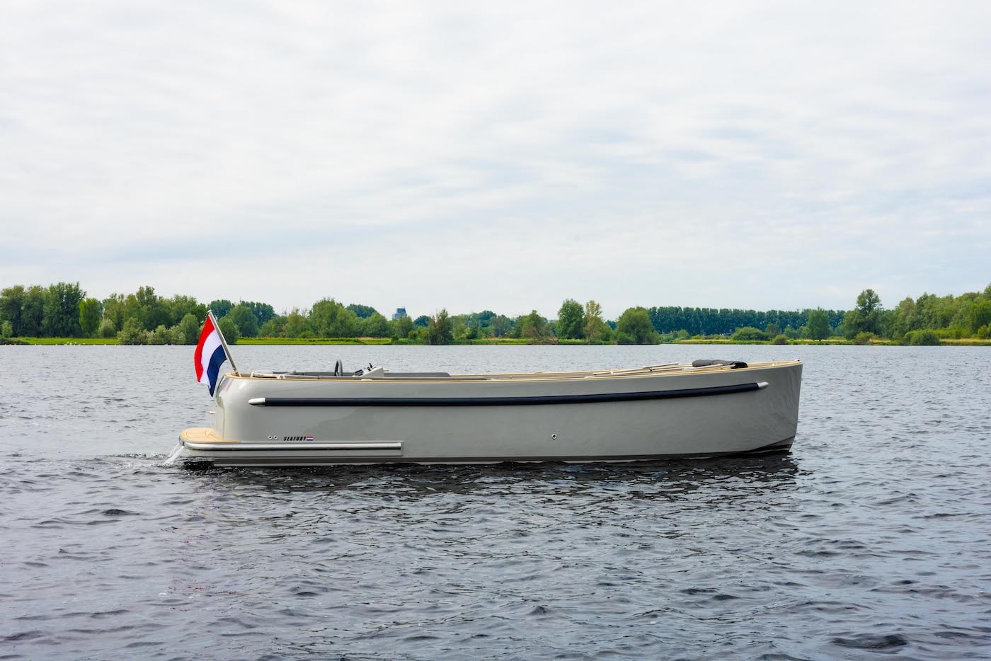 Seafury Tender Hawker 725, boot vaart op meer