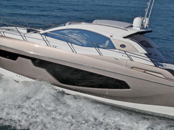 Sessa Marine C44, jacht varend op zee