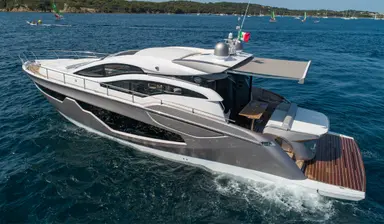 Sessa Marine C54, motorboot varend op zee