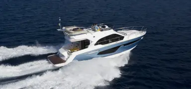 Sessa Marine Fly42, boot varend op zee